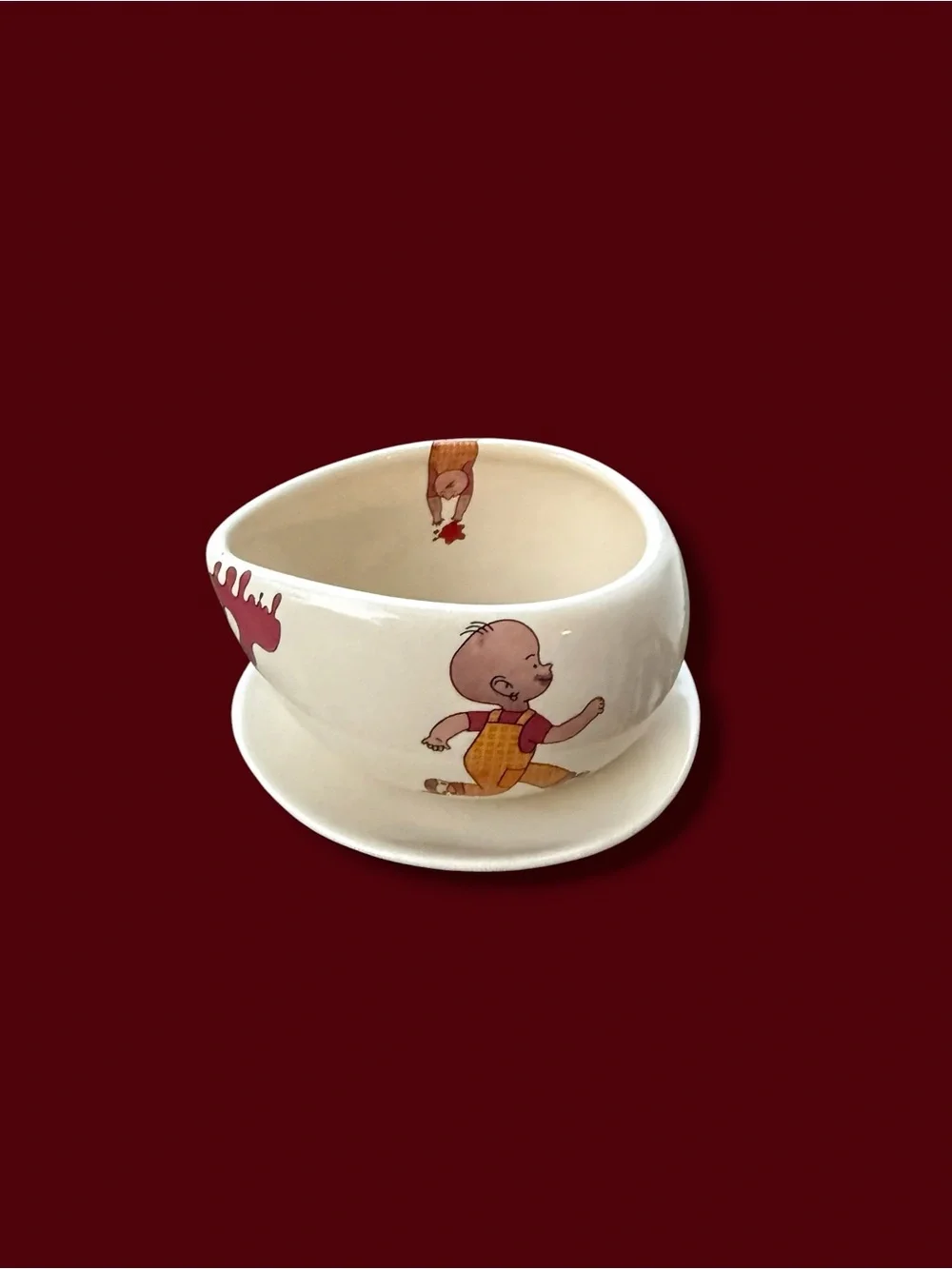 A pair of bows and saucer